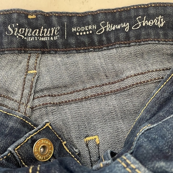 Signature Levi Strauss & Co Modern Skinny Shorts Sz 14 - 32W - Picture 3 of 7